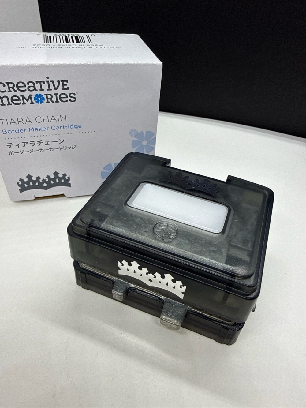 Creative Memories Tiara Chain BMC- Black & White Accents - Picture 4 of 7